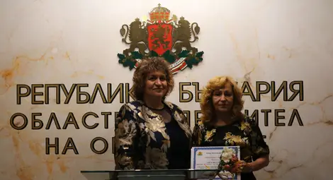 18 учители, университетски преподаватели и културни дейци бяха отличени от областния управител на Русе Драгомир Драганов по случай 24 май 18 учители, университетски преподаватели и културни дейци бяха отличени от областния управител на Русе Драгомир Драганов по случай 24 май