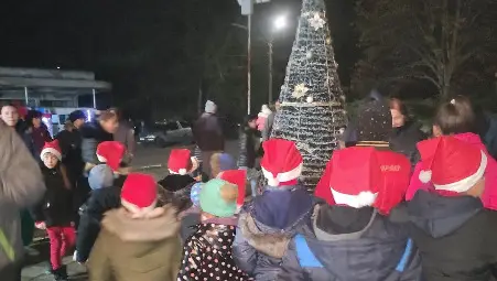 Коледният дух завладя и Караманово /галерия/