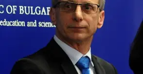 Образователният министър: Не можем да уволним директорката на ОУ „Иван Вазов“, синдикалистка е