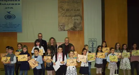 144 рецитираха стихове  за Трети март и свободата