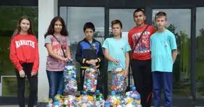 Деца помагат на дете - 28 туби с капачки за Мими от „Васил Априлов“