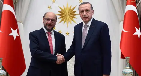 Шулц иска да развали миграционната сделка с Ердоган