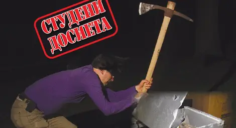 Кемито разбива пълна с пари каса под носа на десетки пазачи и работници