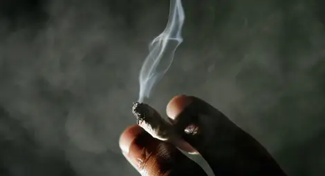 Пушенето на марихуана повишава риска от инсулт