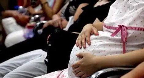 Фирма уволни млада жена, след като съобщи, че е бременна