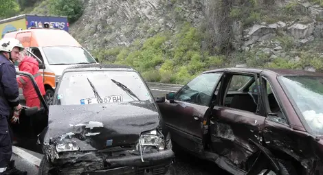 Трима в болница след катастрофата в Кресненското дефиле