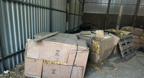 Разбиха огромен канал България-Румъния за нелегален тютюн за пушене, обработван в пълна мизерия /галерия/