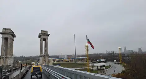 Над 1 000 000 се очаква да достигне броят  на преминалите леки автомобили през Дунав мост при Русе  до края на годината