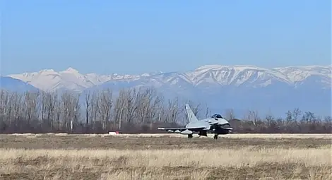 Военните министри на България и Испания на проверка в авиобаза "Граф Игнатиево"