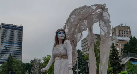 Мица Велосипедистката, Белият ангел и Теракотеният войник превзеха кея в Русе