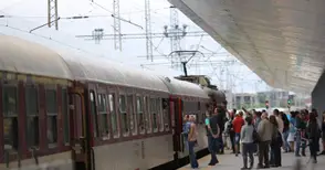 От днес БДЖ продава предварително билети за празничните майски дни