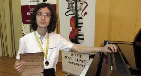 Николай Димитров с първата Гран при на международен конкурс в Букурещ