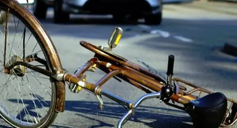 71-годишен колоездач в болница след внезапно изскачане пред кола 71-годишен колоездач в болница след внезапно изскачане пред кола