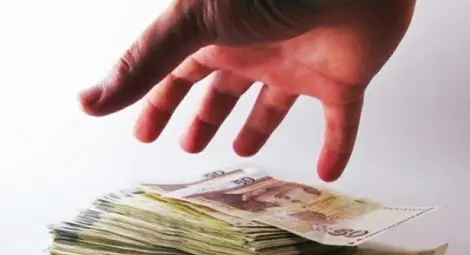 Пенсионер занесе на крака 500 лева на измамници