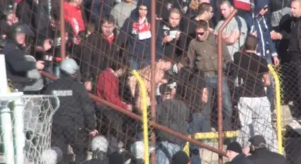 Голям скандал в "армейския" сектор - набиха и съблякоха чисто гол фен на Левски (видео+снимки)