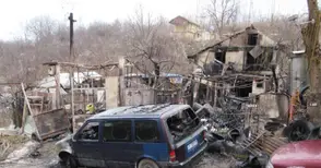 Пожар изпепели двуетажна вила, собственикът успял да се спаси