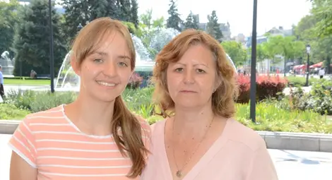 Моника от Дубай със сандровска носия представи Варна в Копривщица