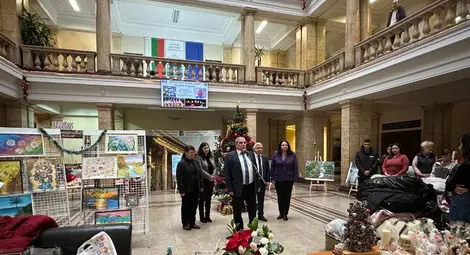 Базар под надслов "Направи специална Коледата за приятел" отвори в Русенския университет