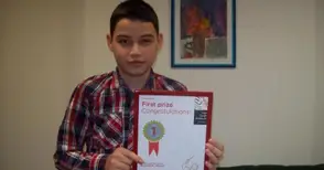 Трима различни творци си дават изненадваща среща в галерията