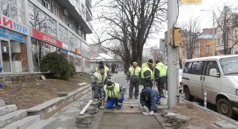 За пореден път пренареждат хлопащите плочки по &bdquo;Борисова&ldquo;