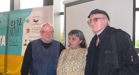 Нели Пигулева с Румен Леонидов и Иван Цанев след представянето на &bdquo;Точка. Нов ред&ldquo;.  Снимка: Личен архив