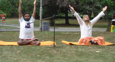 Коцето-Калки изпрати лятото с челна стойка /галерия/