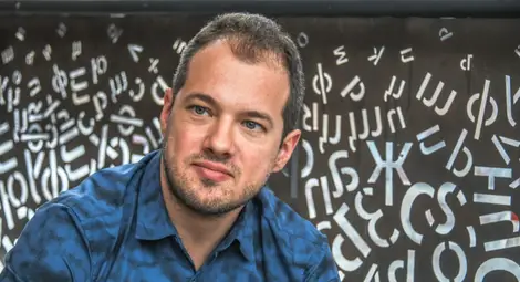 Авторът на &bdquo;Звезди под клепачите&ldquo; Николай Терзийски: Всички любовни истории си приличат, но краищата са различни. Всяко нещо на този свят се ражда под нечии клепачи