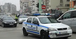 Патрулка и сеат се блъснаха след минаване на жълто