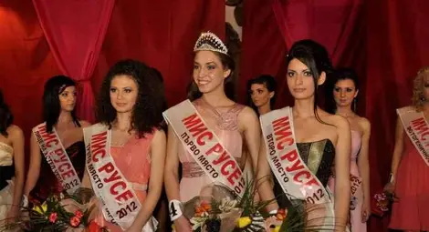 11 красавици в конкуренция за короната на "Мис Русе"