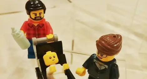 Пуснаха играчки &bdquo;татко гледа бебето&ldquo;