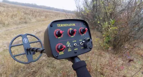 Иманяр задържан докато обикаля с металотърсач терен за монети Иманяр задържан докато обикаля с металотърсач терен за монети