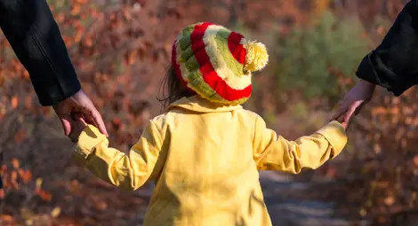 Чужденците осиновяват повече деца от българите