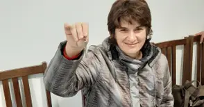 Първите шест семейства посрещат Коледа в новите социални жилища