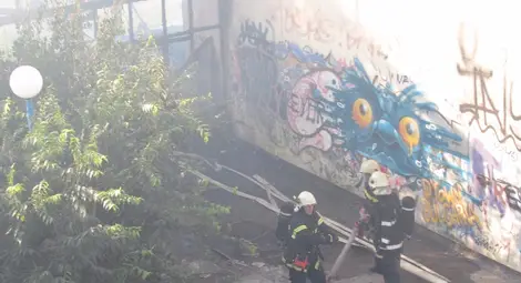 Огън изпепели бившата гребна база на кея