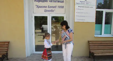 Самодейците от Ценово жънат успехи по фолклорни фестивали