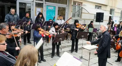 Разградската филхармония изсвири траурния марш в знак на протест