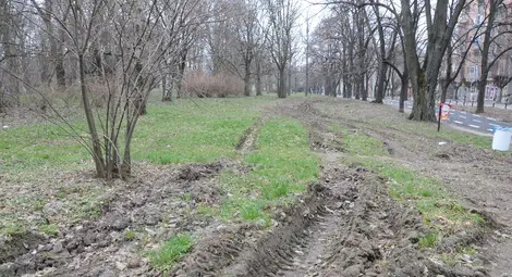 Оправят напролет разораните тревни площи в Парка на възрожденците