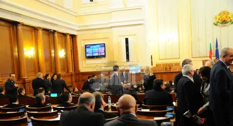 19 депутати-пенсионери в парламента с над 7 бона заплата