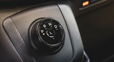 Е-дeалният работник с възможности на тежкоатлет и рафинираност на иконом