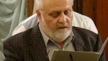 In memoriam: Петьо Клуба слуша джаз и чете поезия заедно с ангелите в небесния КДК