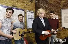 Без гайди и електрически китари по улиците на Лондон