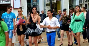 Дойче шуле, Облеклото и Строителният откриват баловете на 23 май