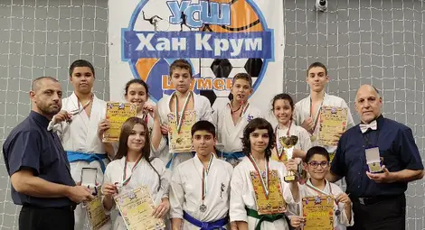 Каратистите на УСШ с куп медали на турнир в Шумен