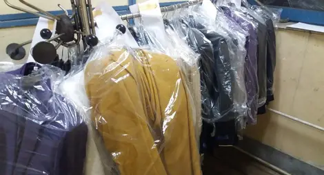 Румънски търговец на дрехи изгърмя с турски фалшификати на Дунав мост Румънски търговец на дрехи изгърмя с турски фалшификати на Дунав мост