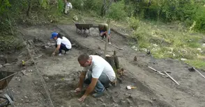 Монети и метални предмети откриха при разкопки в Червен