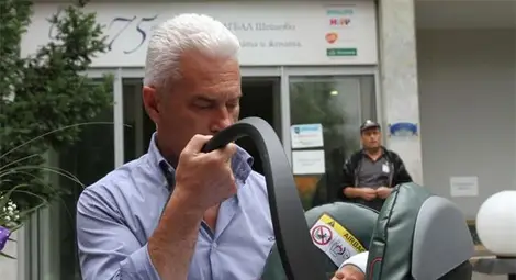 Волен Сидеров и Деница показаха сина си /видео/