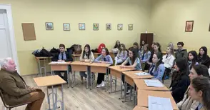 Учениците „назначават“ нов директор на МГ „Баба Тонка“?