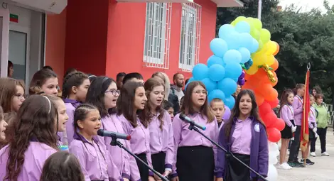 Областният управител на Русе Драгомир Драганов към първолаците  в ОУ &bdquo;Ангел Кънчев&ldquo; :  Бъдете любознателни, четете и не се притеснявайте да търсите отговори на трудни, непознати и нестандартни въпроси