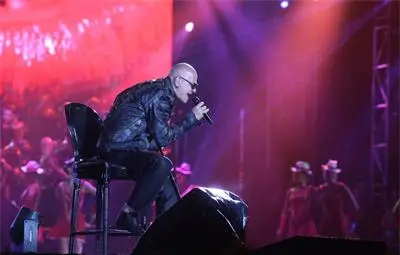 70 хиляди пяха химна под дъжда със Слави Трифонов и "Ку-ку бенд"