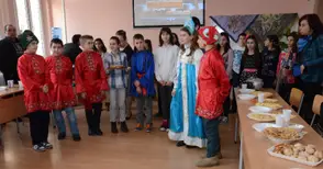 Руски скоморохи и Зимушка-Зима  почерпиха с блини на Широк четвъртък